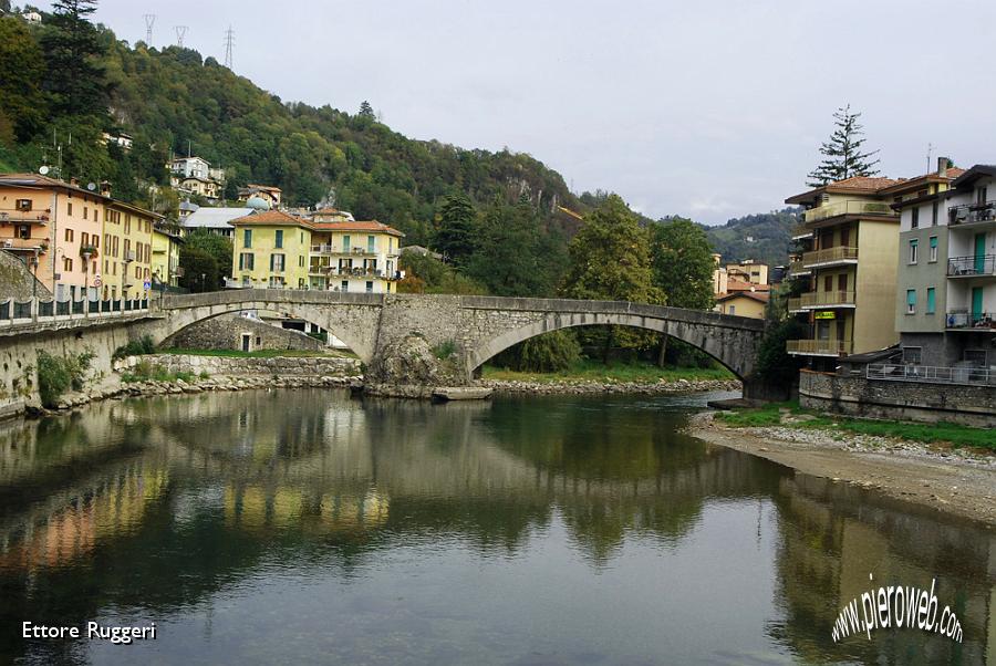 55 - San Pellegrino Terme, il Ponte Vecchio ....JPG